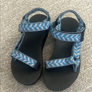 Teva Blue and Black Chevron Sandals platform women’s 6